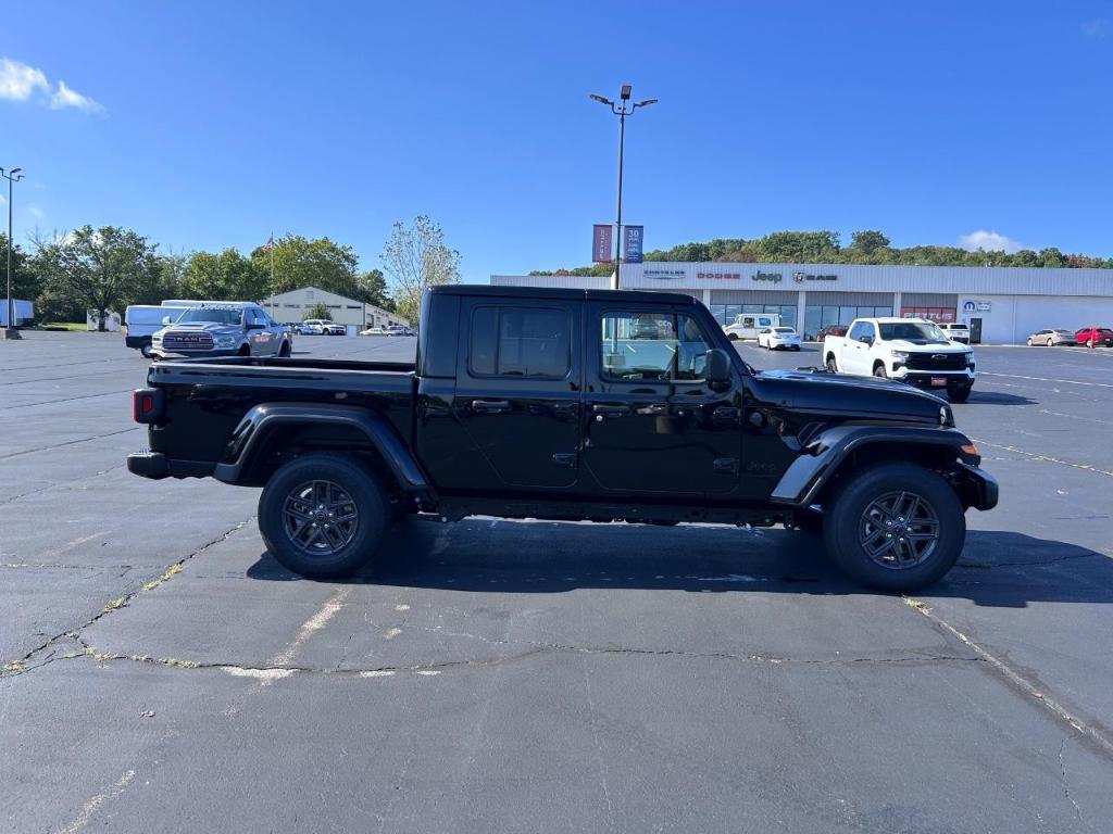 new 2025 Jeep Gladiator car, priced at $37,045