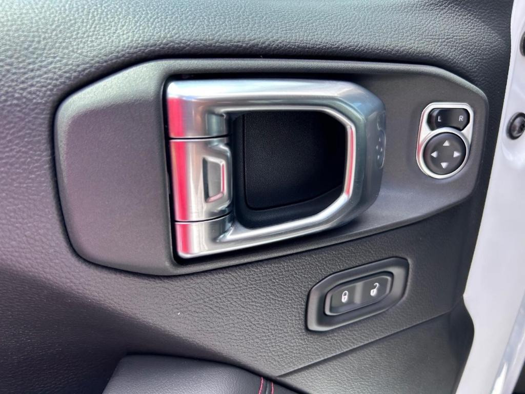 new 2025 Jeep Wrangler car, priced at $59,428