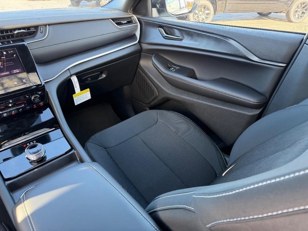 new 2025 Jeep Grand Cherokee car, priced at $34,345