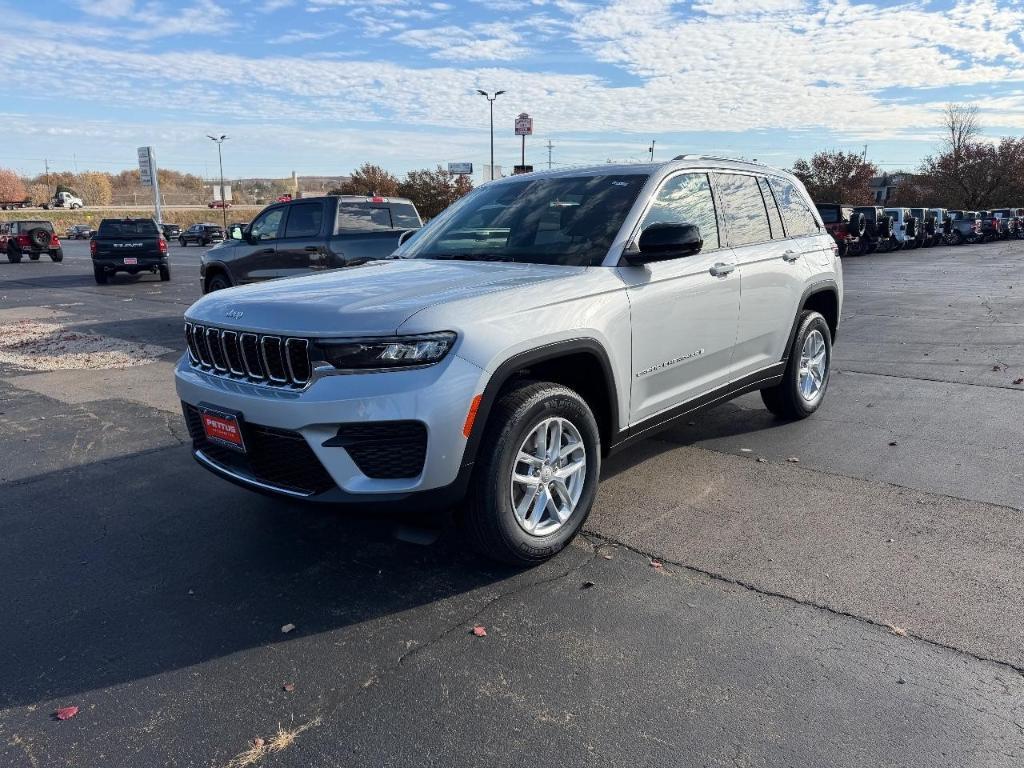 new 2025 Jeep Grand Cherokee car, priced at $34,345