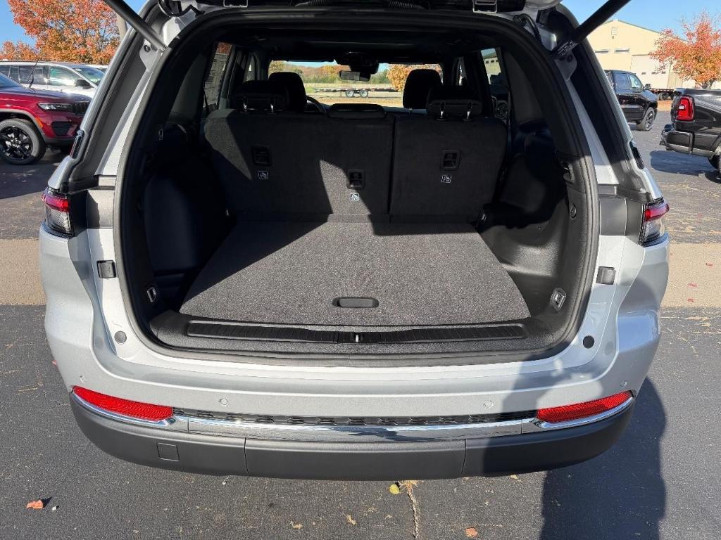 new 2025 Jeep Grand Cherokee car, priced at $34,345