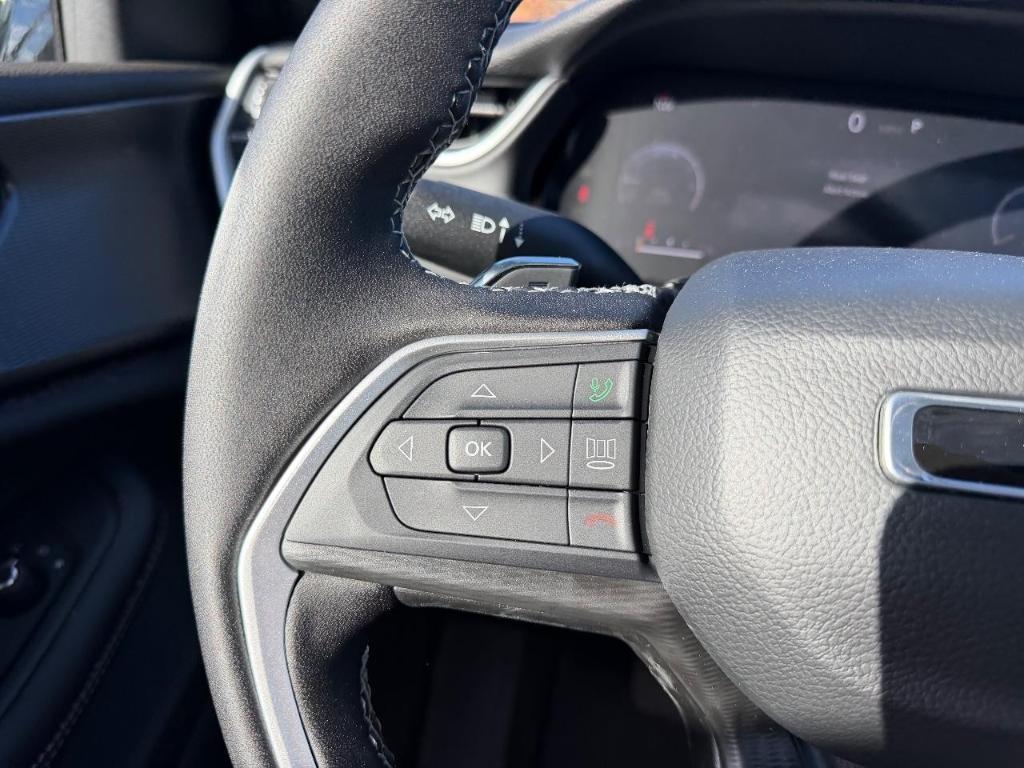 new 2025 Jeep Grand Cherokee car, priced at $40,045