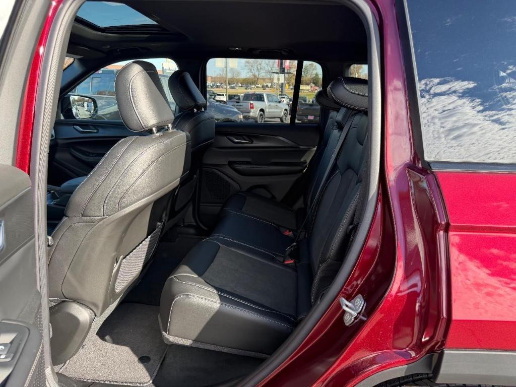 new 2025 Jeep Grand Cherokee car, priced at $40,045