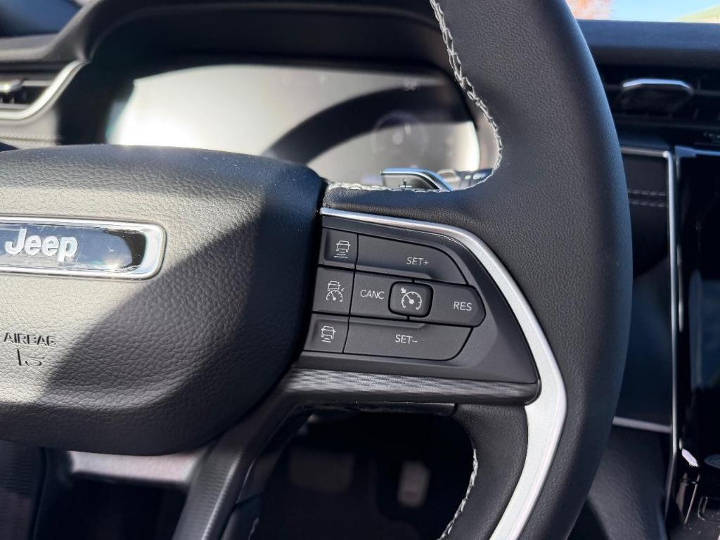 new 2025 Jeep Grand Cherokee car, priced at $40,045