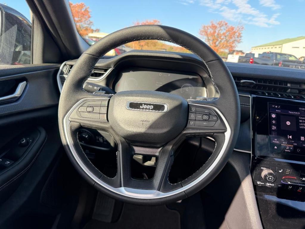 new 2025 Jeep Grand Cherokee car, priced at $40,045