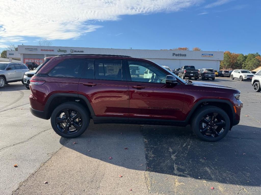 new 2025 Jeep Grand Cherokee car, priced at $40,045