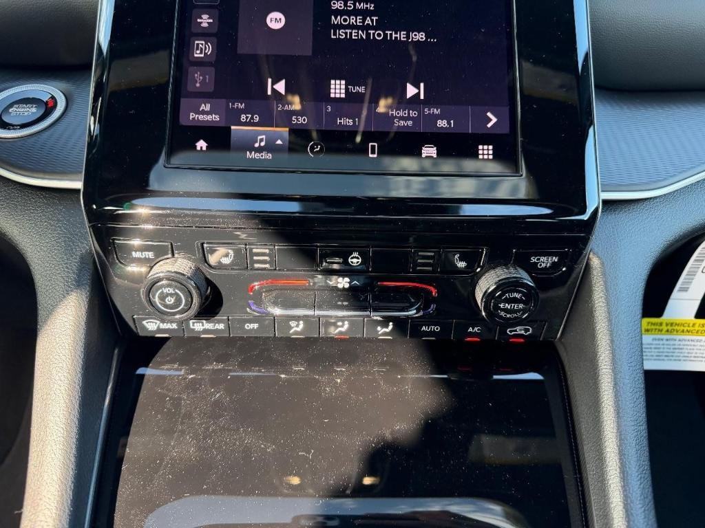 new 2025 Jeep Grand Cherokee car, priced at $40,045