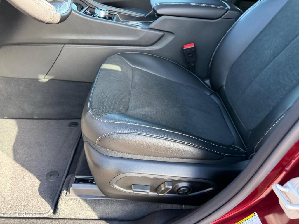 new 2025 Jeep Grand Cherokee car, priced at $40,045