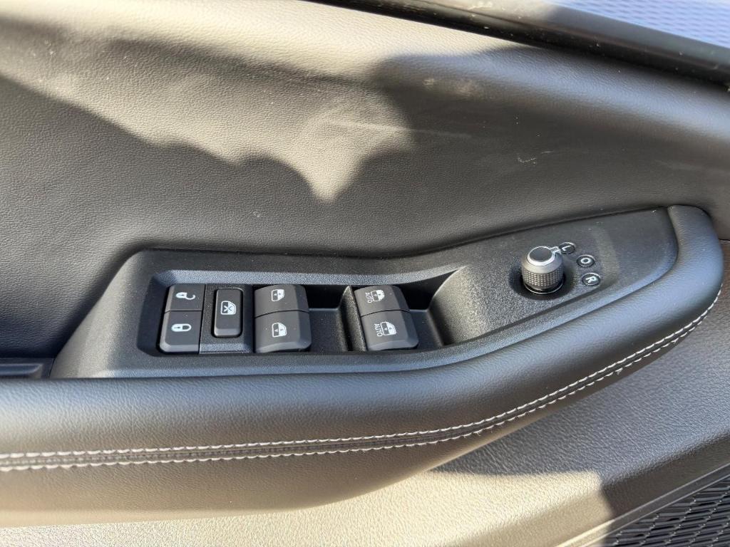 new 2025 Jeep Grand Cherokee car, priced at $40,045