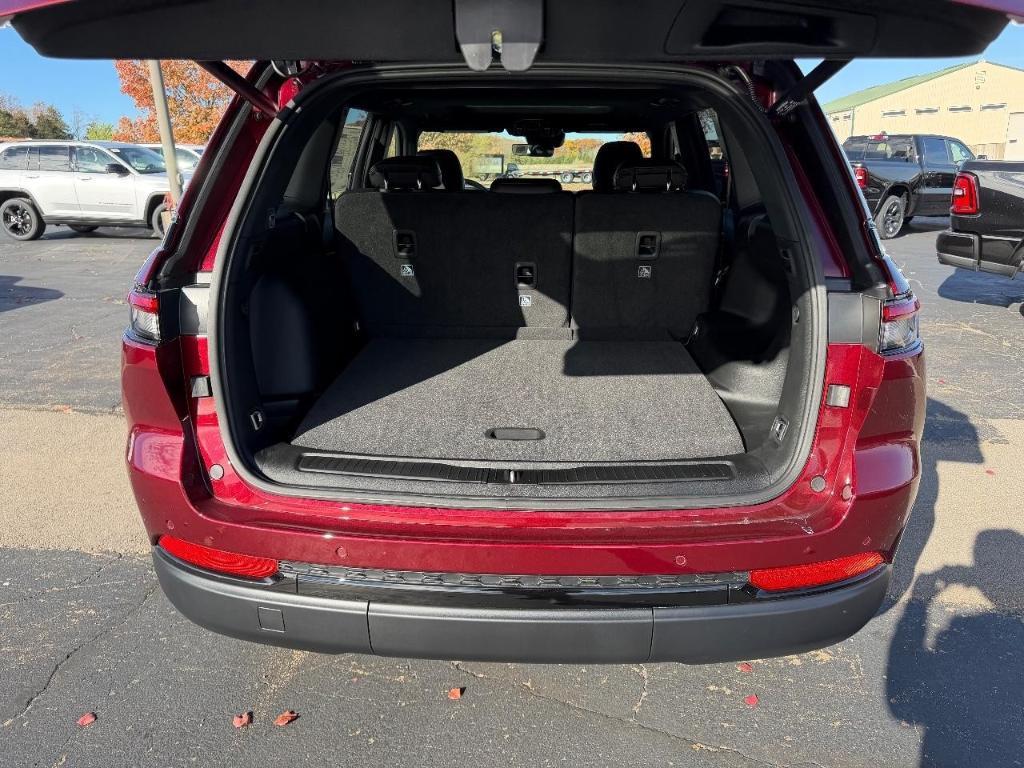 new 2025 Jeep Grand Cherokee car, priced at $40,045