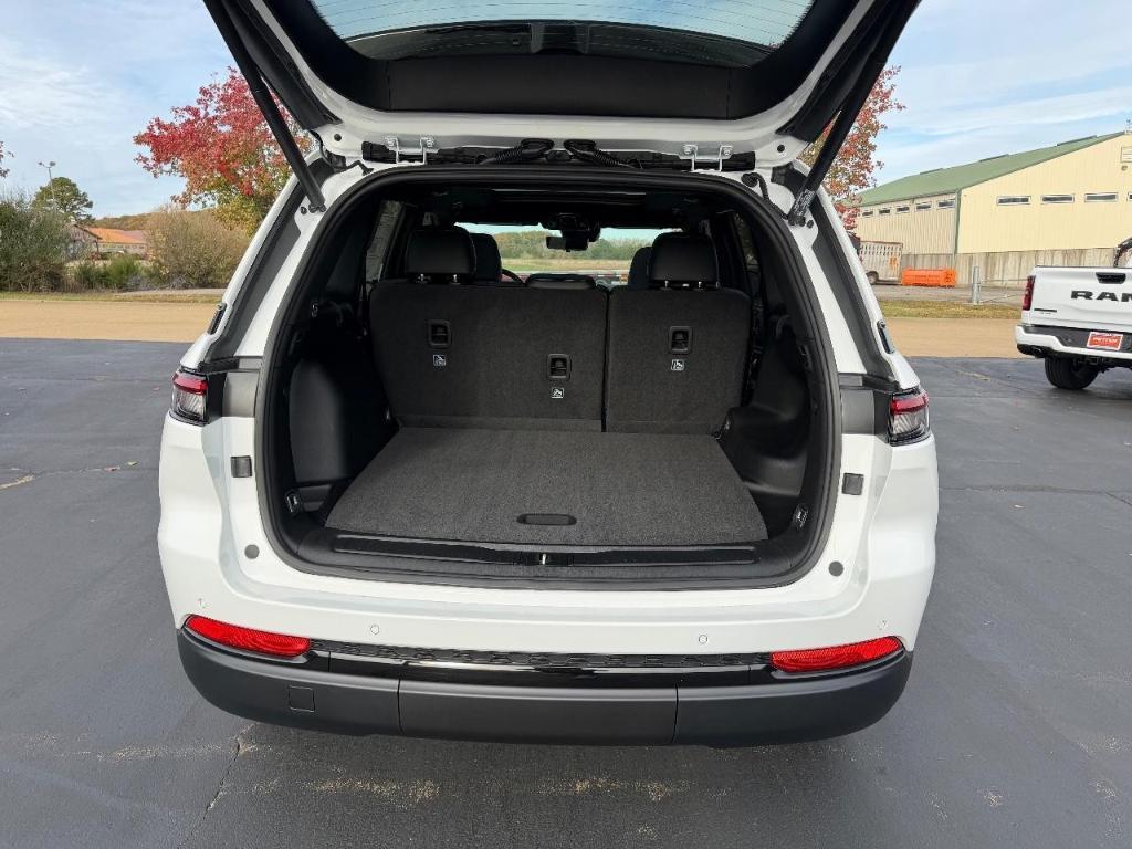 new 2025 Jeep Grand Cherokee car, priced at $42,645