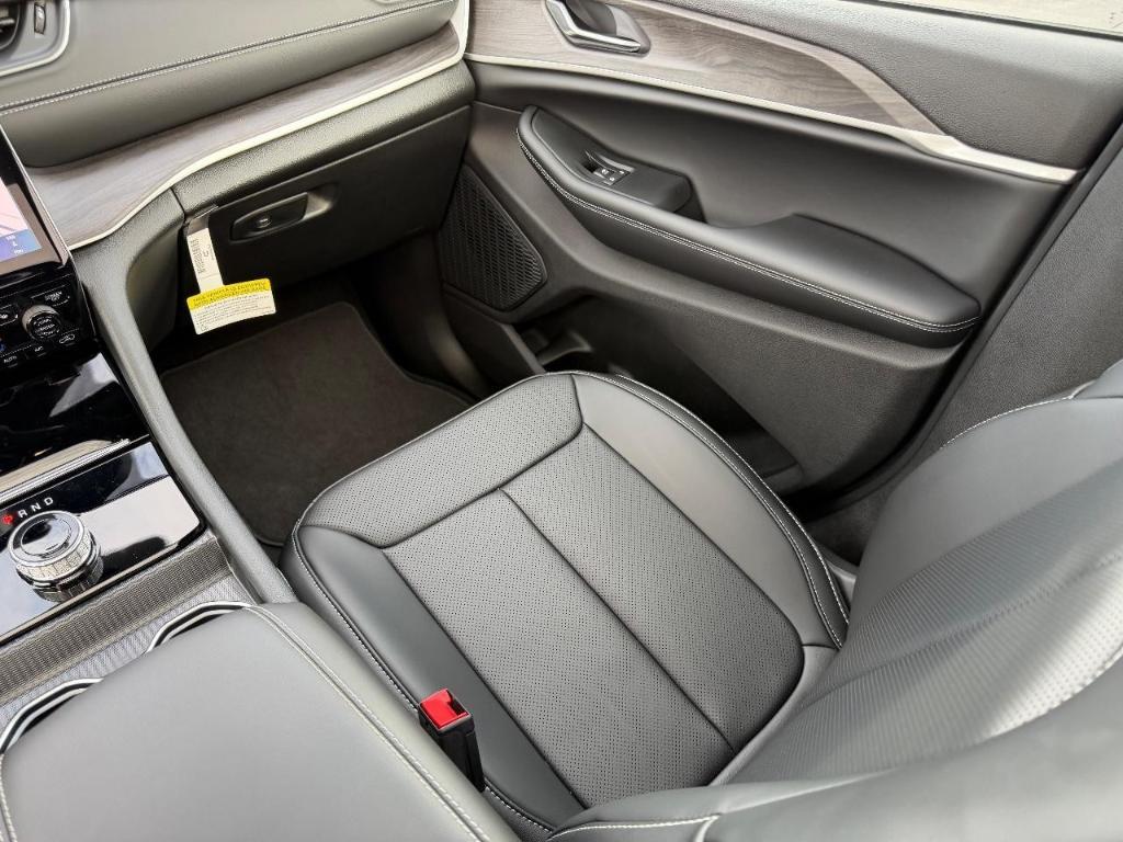 new 2025 Jeep Grand Cherokee car, priced at $42,645