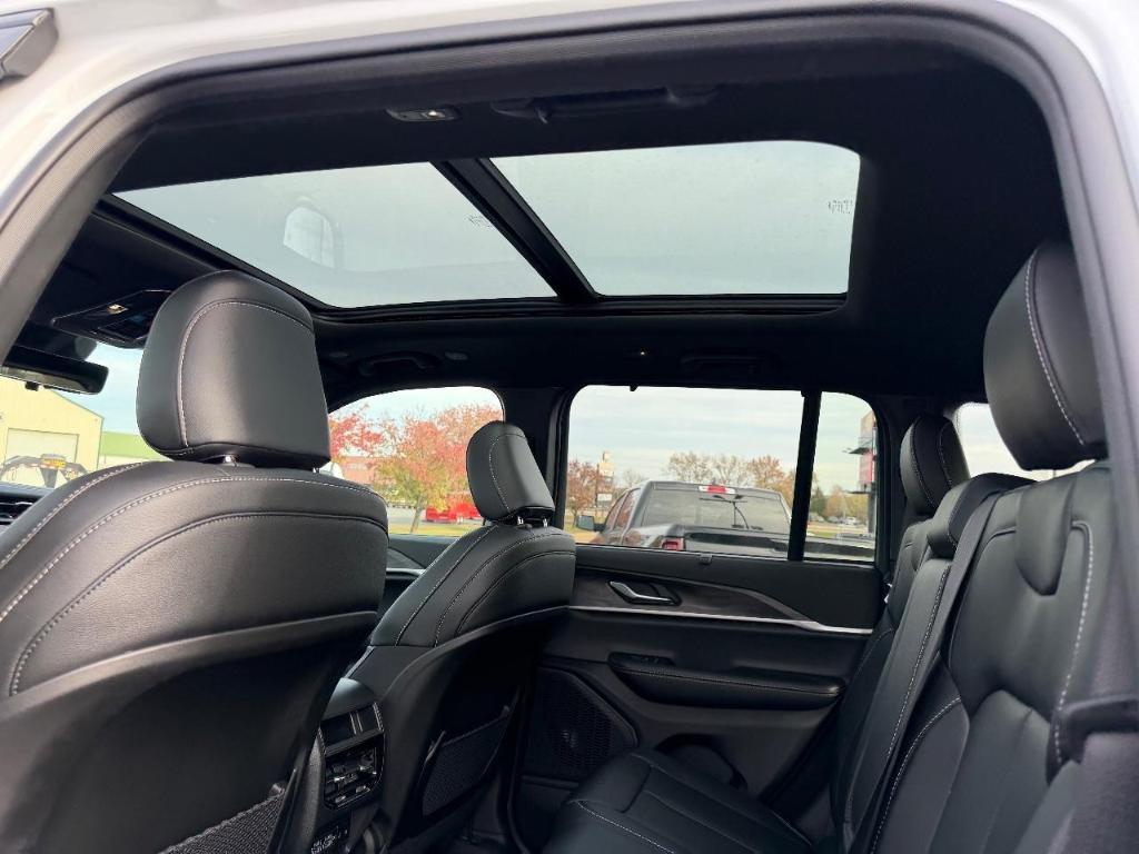 new 2025 Jeep Grand Cherokee car, priced at $42,645