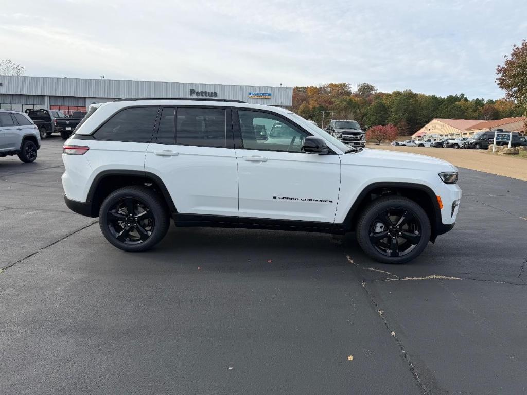 new 2025 Jeep Grand Cherokee car, priced at $42,645
