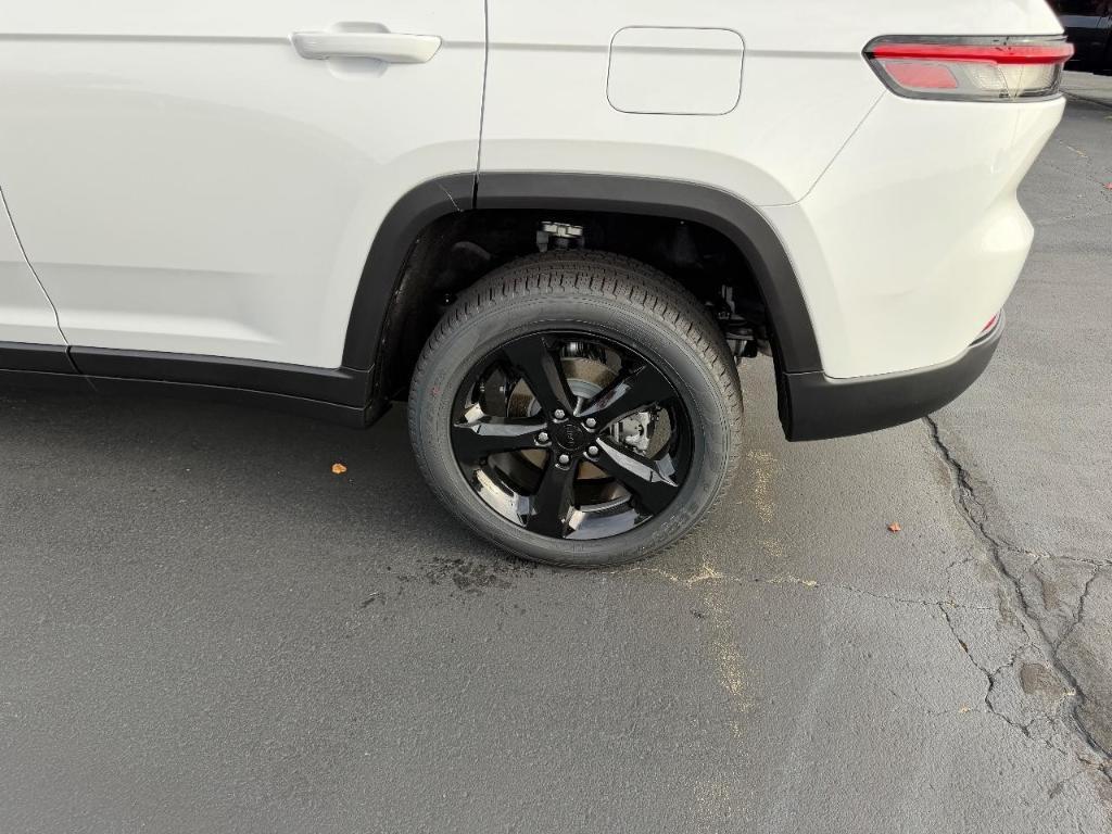 new 2025 Jeep Grand Cherokee car, priced at $42,645