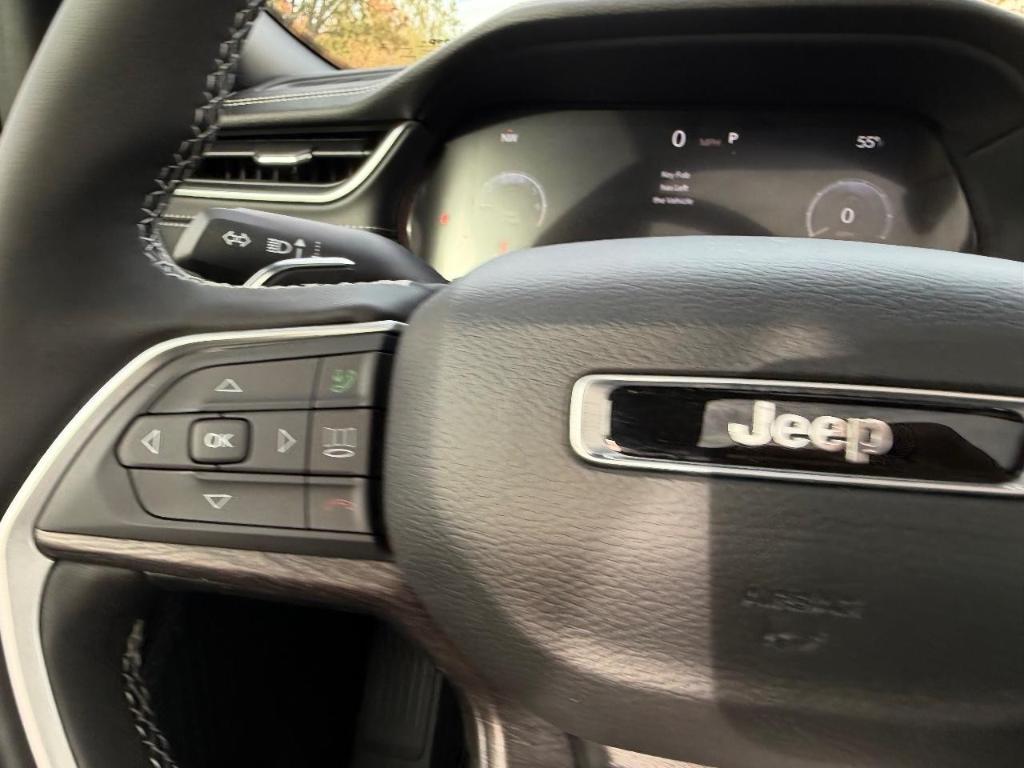 new 2025 Jeep Grand Cherokee car, priced at $42,645