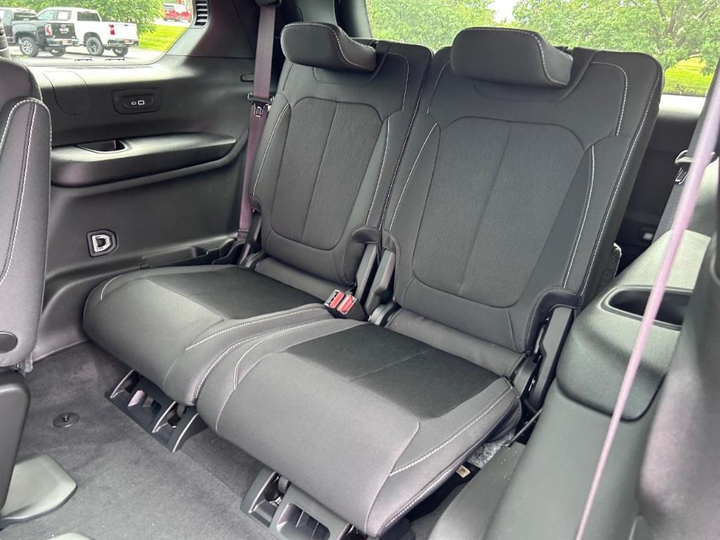 new 2025 Jeep Grand Cherokee L car, priced at $41,204