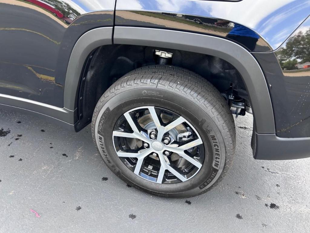 new 2025 Jeep Grand Cherokee car, priced at $35,745