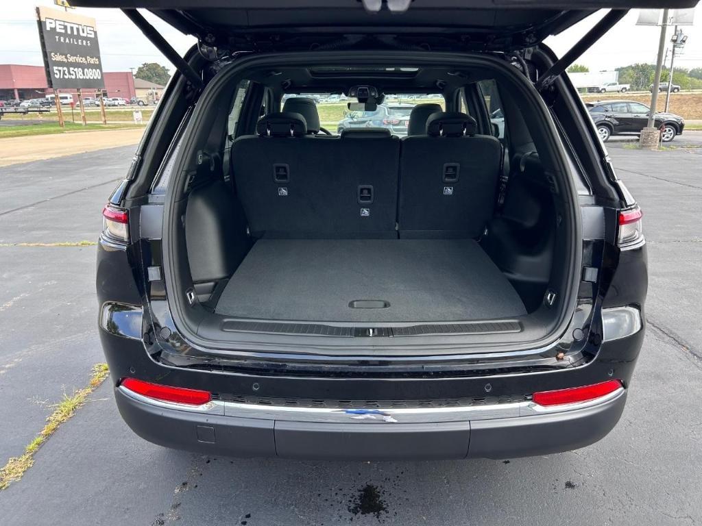 new 2025 Jeep Grand Cherokee car, priced at $35,745