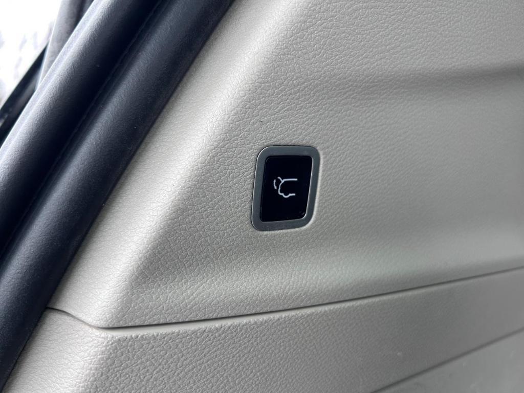 used 2022 Chrysler Pacifica car, priced at $25,181