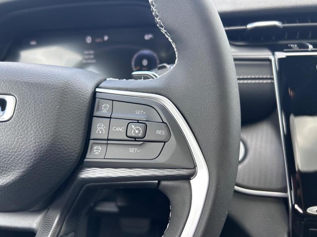 new 2025 Jeep Grand Cherokee car, priced at $44,555