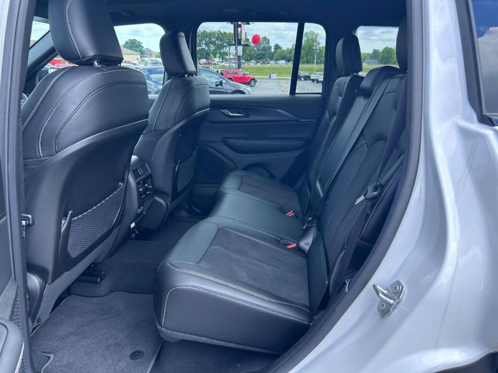 new 2025 Jeep Grand Cherokee car, priced at $44,555