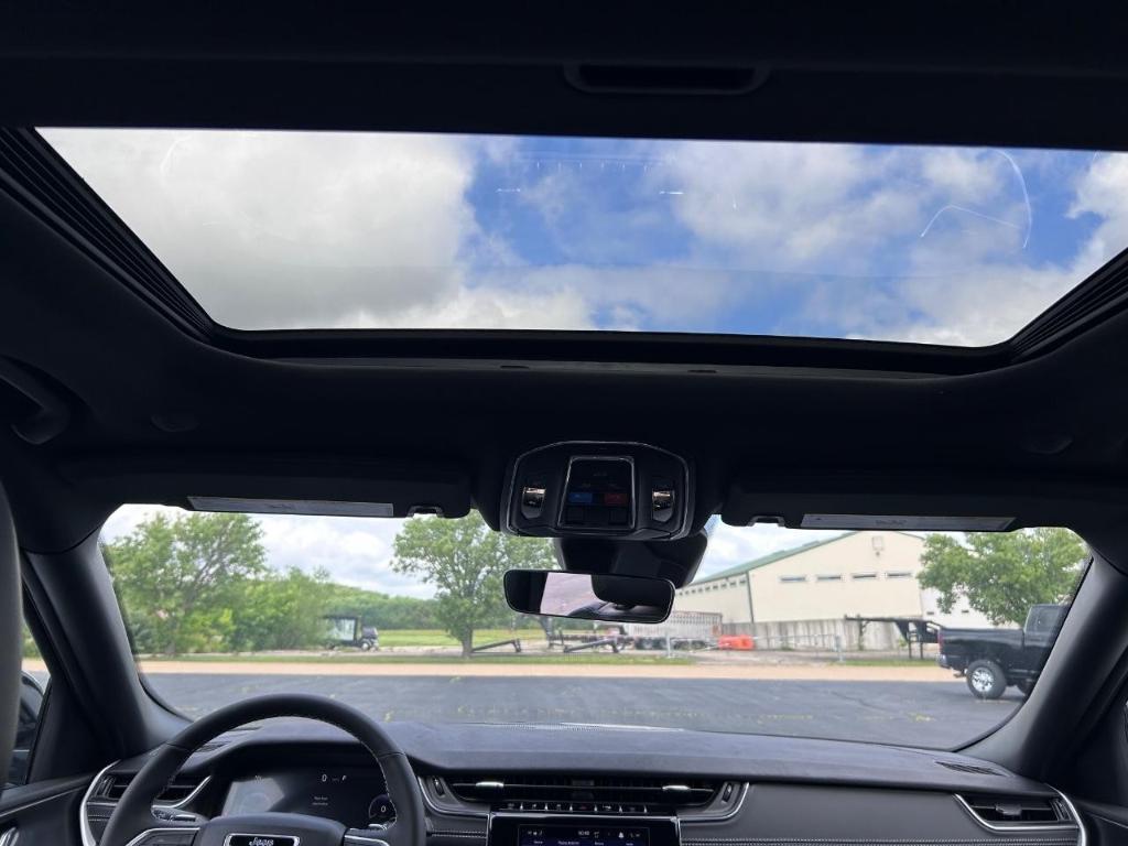 new 2025 Jeep Grand Cherokee car, priced at $44,555
