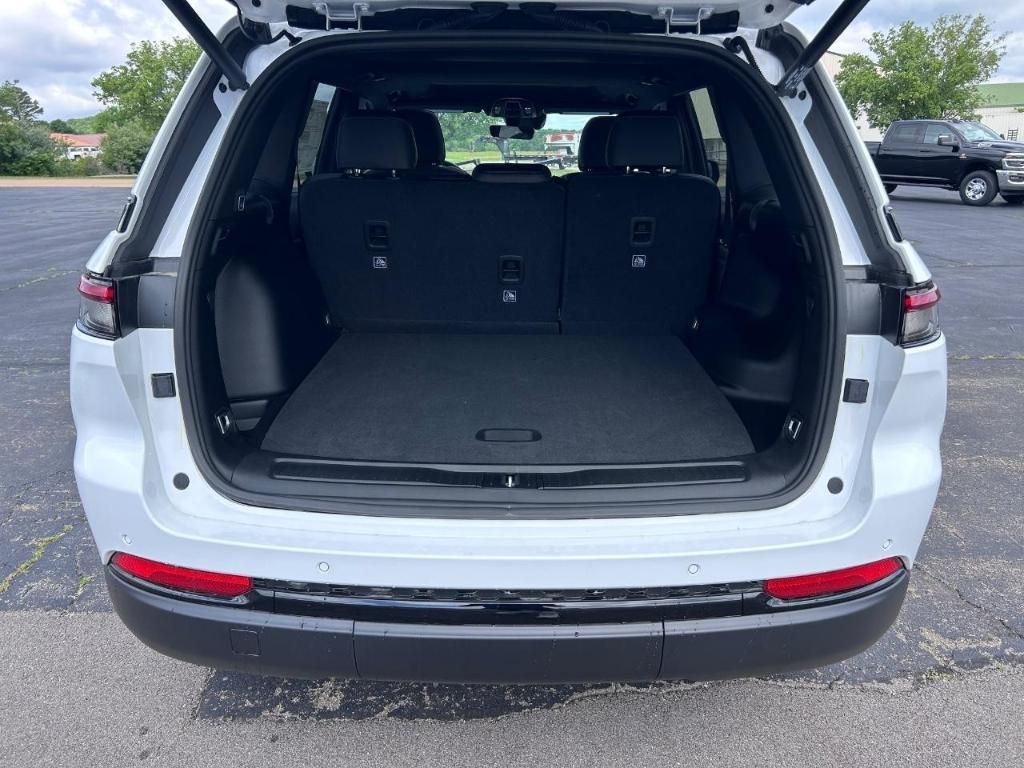 new 2025 Jeep Grand Cherokee car, priced at $44,555
