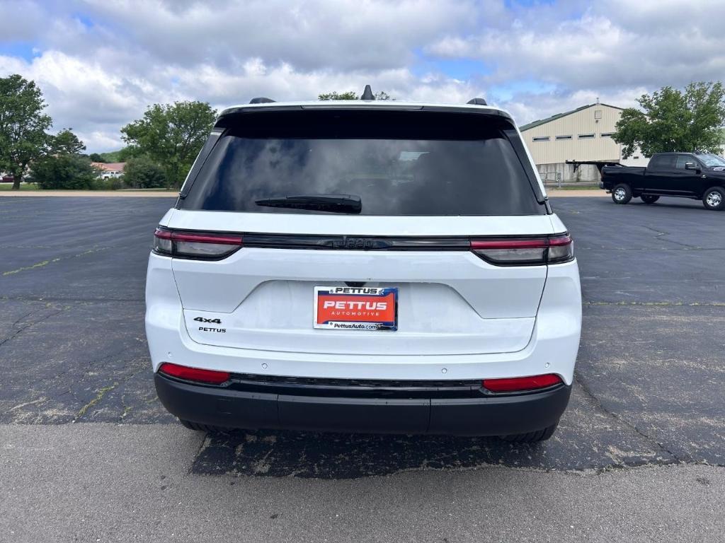 new 2025 Jeep Grand Cherokee car, priced at $44,555