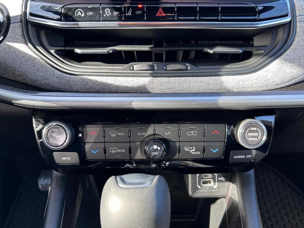 new 2024 Jeep Compass car, priced at $26,499