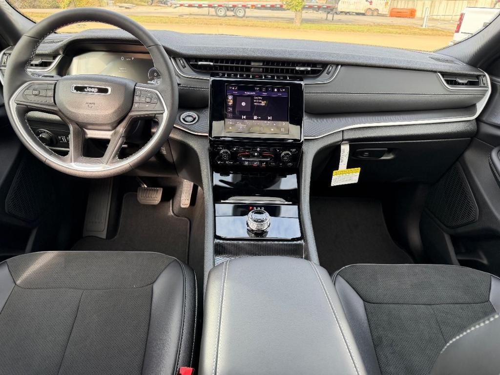 new 2025 Jeep Grand Cherokee car, priced at $37,945