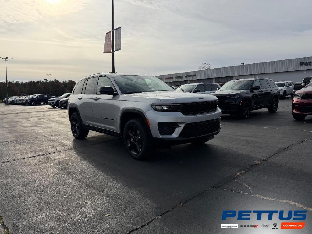 new 2025 Jeep Grand Cherokee car, priced at $37,945