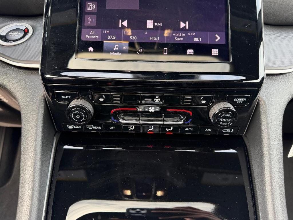 new 2025 Jeep Grand Cherokee car, priced at $37,945