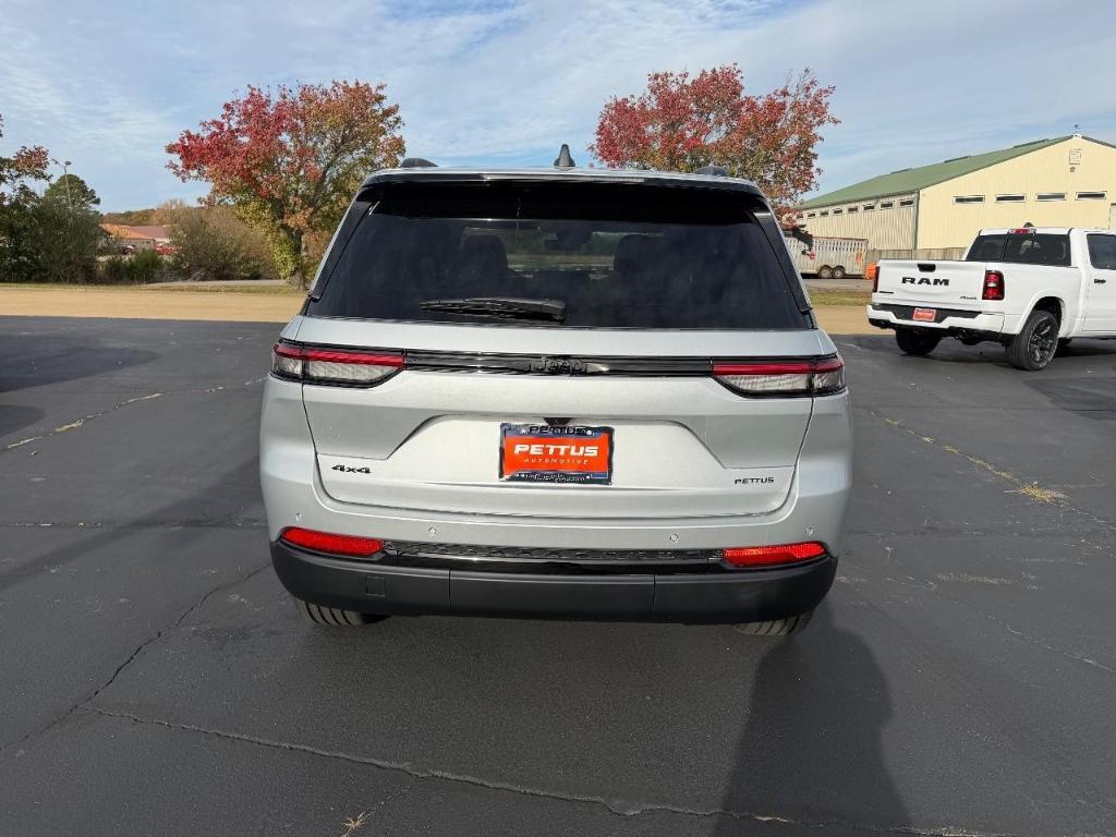 new 2025 Jeep Grand Cherokee car, priced at $37,945