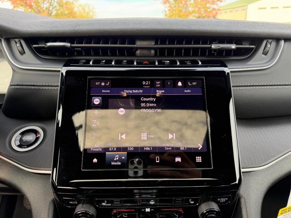 new 2025 Jeep Grand Cherokee car, priced at $37,945