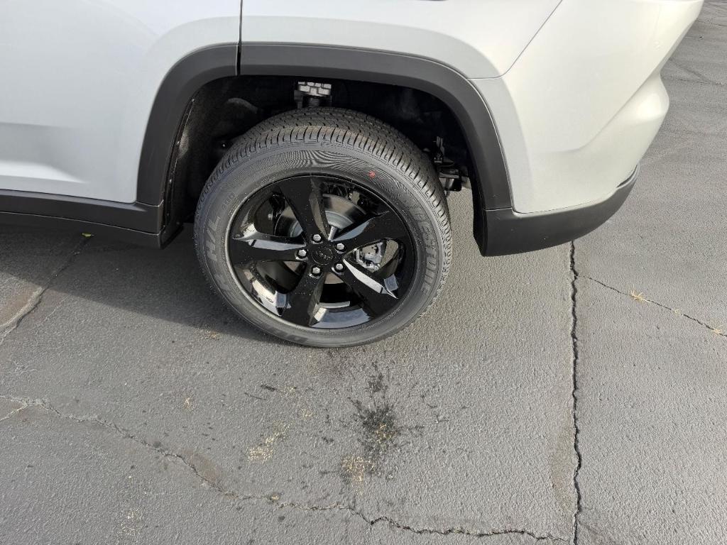 new 2025 Jeep Grand Cherokee car, priced at $37,945