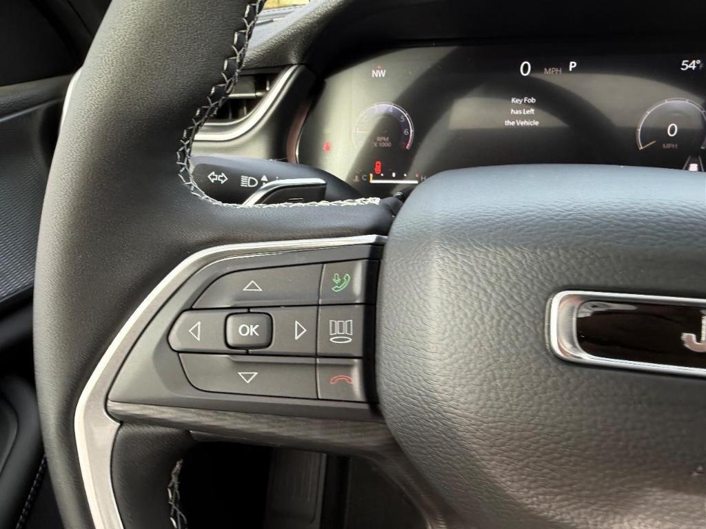 new 2025 Jeep Grand Cherokee car, priced at $37,945