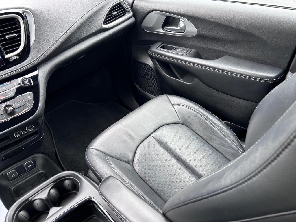 used 2021 Chrysler Pacifica car, priced at $23,617
