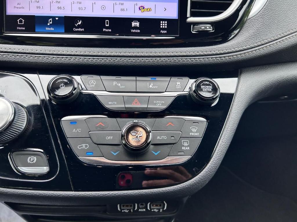 used 2021 Chrysler Pacifica car, priced at $23,617