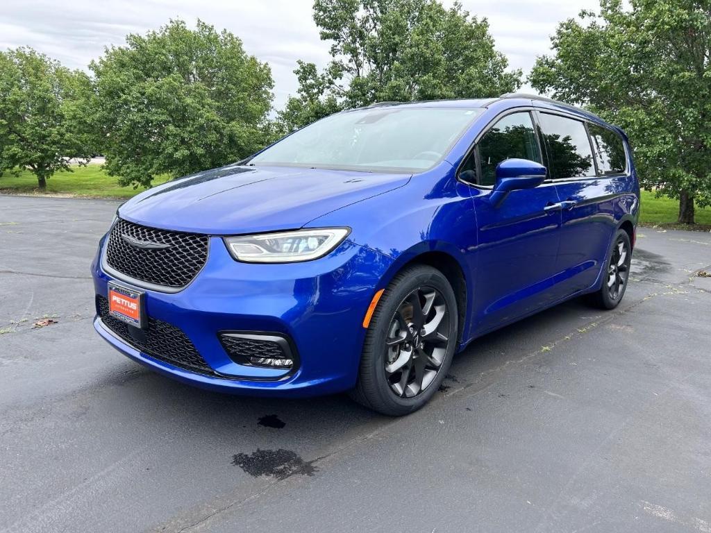 used 2021 Chrysler Pacifica car, priced at $23,617