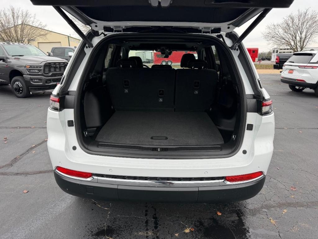 new 2025 Jeep Grand Cherokee car, priced at $33,345
