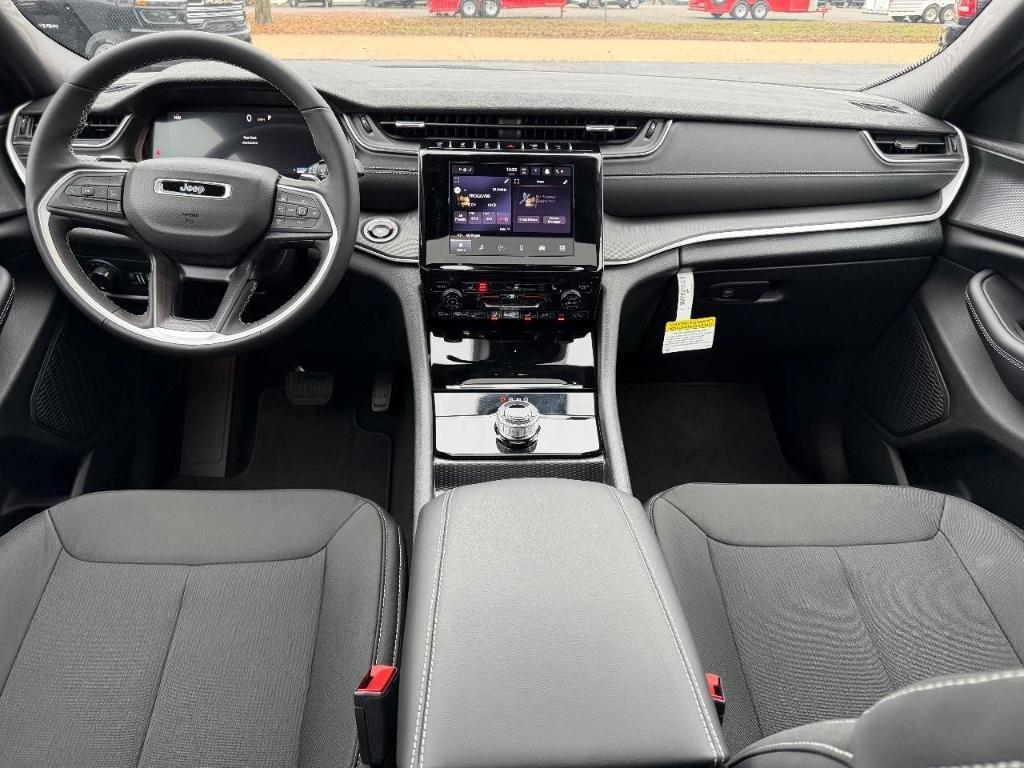 new 2025 Jeep Grand Cherokee car, priced at $33,345