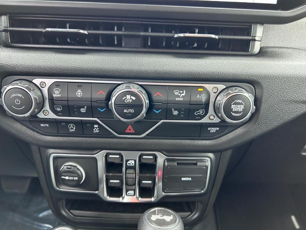 new 2025 Jeep Wrangler car, priced at $44,584