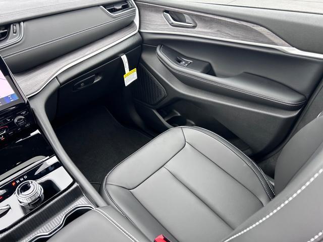 new 2025 Jeep Grand Cherokee car, priced at $49,635