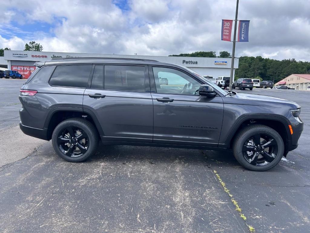 new 2025 Jeep Grand Cherokee L car, priced at $46,717