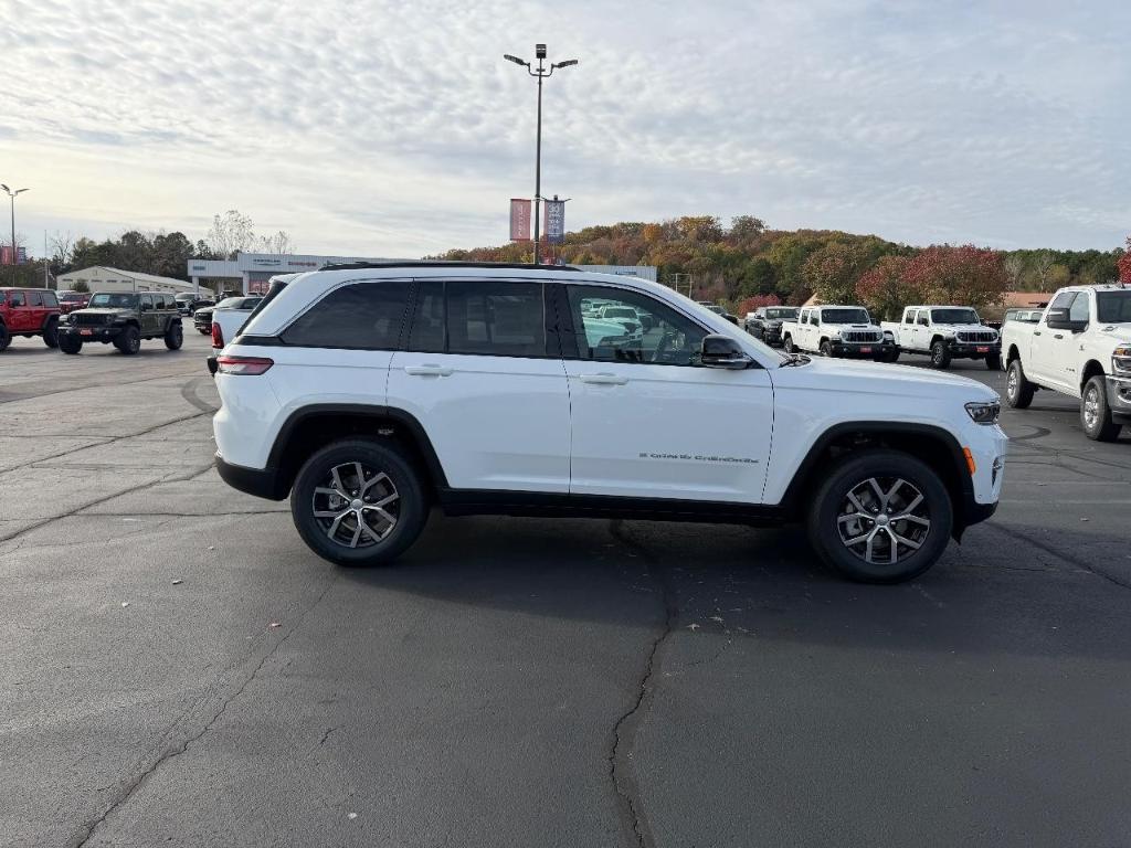 new 2025 Jeep Grand Cherokee car, priced at $40,309