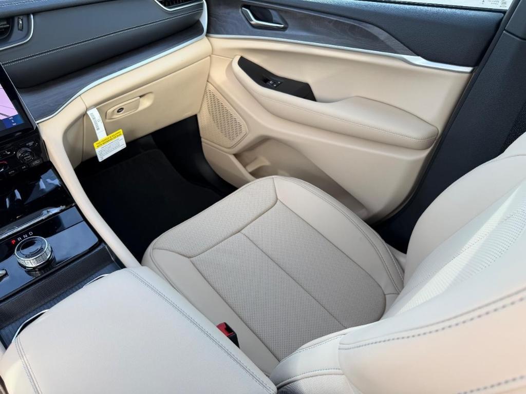 new 2025 Jeep Grand Cherokee car, priced at $40,309