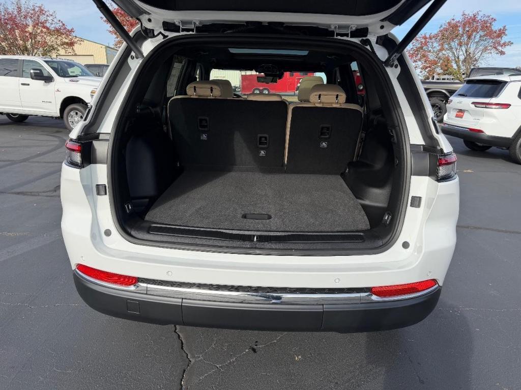 new 2025 Jeep Grand Cherokee car, priced at $40,309