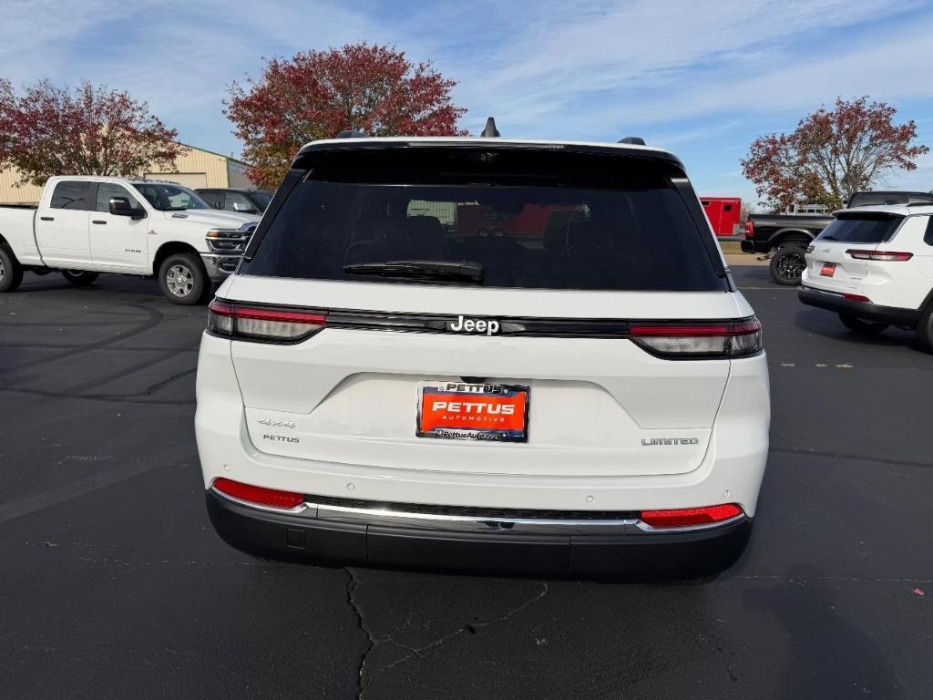 new 2025 Jeep Grand Cherokee car, priced at $40,309
