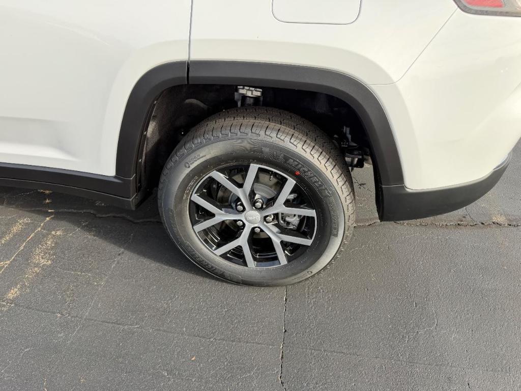 new 2025 Jeep Grand Cherokee car, priced at $40,309